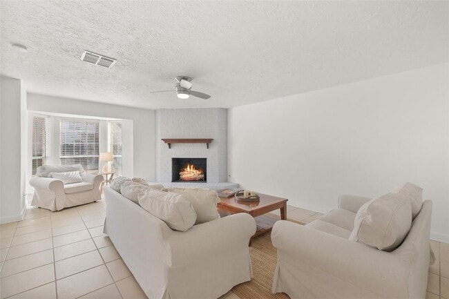 Foto del edificio - 3371 Continental Dr