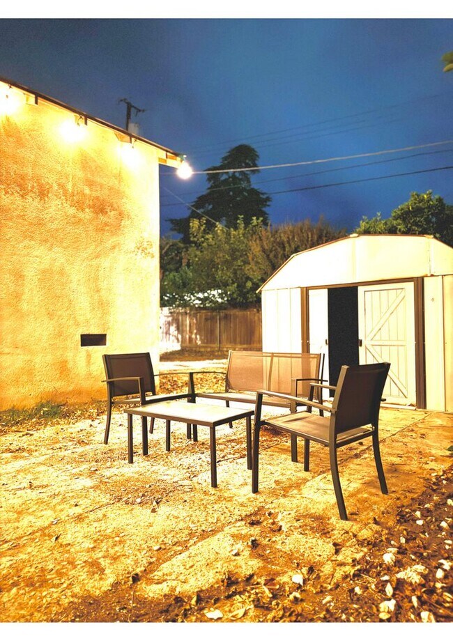 Fully Furnished home in Oildale! House Rental in Bakersfield, CA