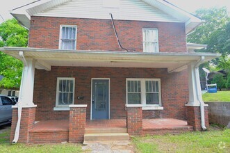 Building Photo - 715 E 9th St