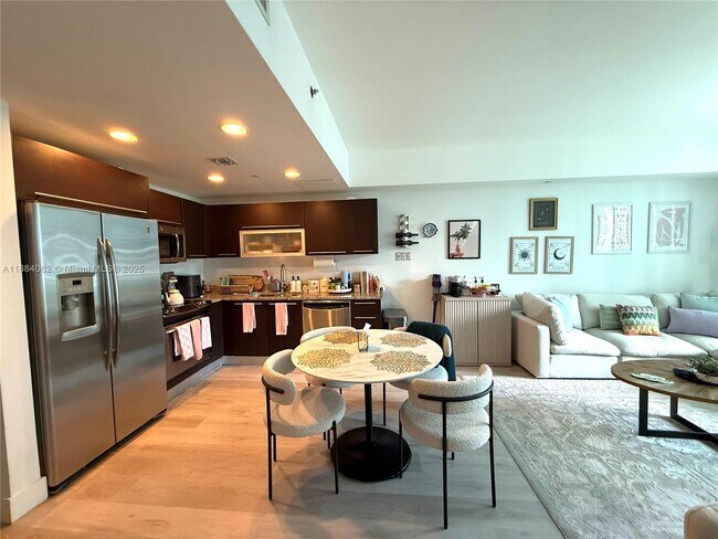 Building Photo - 950 Brickell Bay Dr