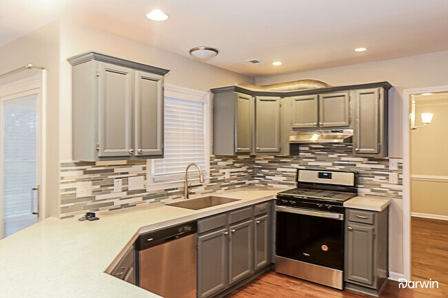 Foto del edificio - 3341 Brownes Ferry Rd, Charlotte, NC 28269