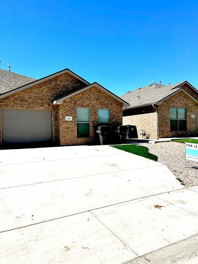 2119 N Avenue J, Lubbock, TX 79403 Townhome Rentals in Lubbock TX