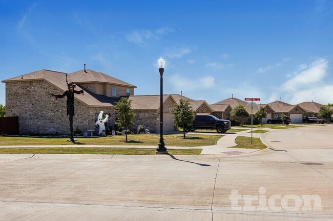 Building Photo - 2057 Wildwood Dr