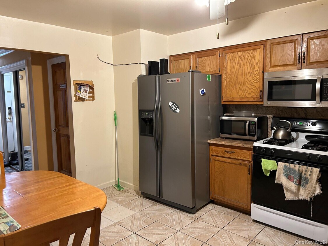 Foto del edificio - 165-15 Foch Blvd