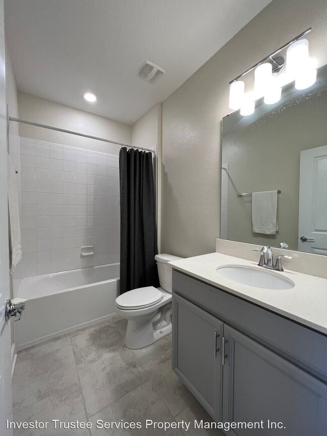 Building Photo - 3 br, 2.5 bath House - 1254 Royal St Georg...