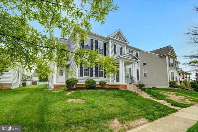 Building Photo - 240 Davis St