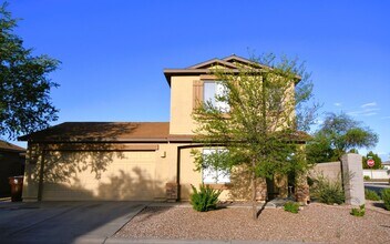 Building Photo - 40565 N Glen Meadows Ln
