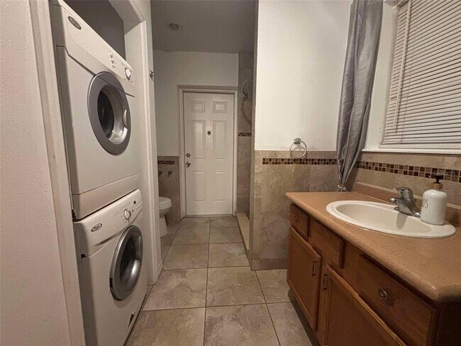 Foto del edificio - 1111 Pinar Dr