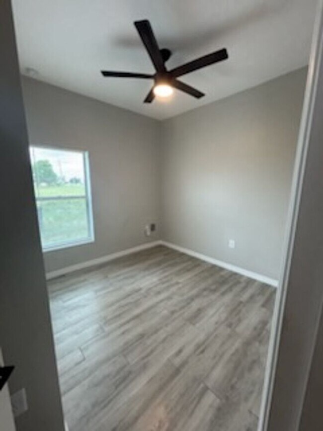 Foto del edificio - 2309 NE 15th Ln