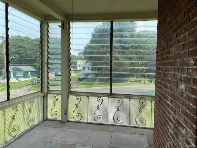 Foto del edificio - 1608 Euclid Ave