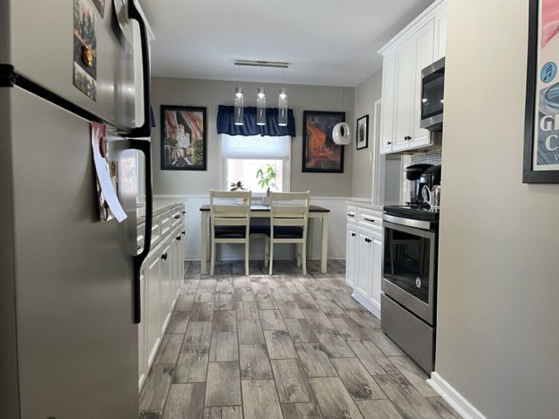 Primary Photo - Single Family Home - Just refreshed - Grea...