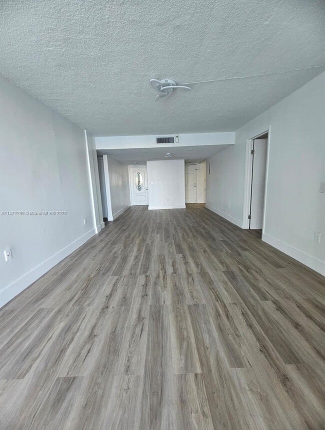 Building Photo - 10000 NW 80th Ct