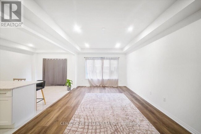 Building Photo - 7 Saffron Way