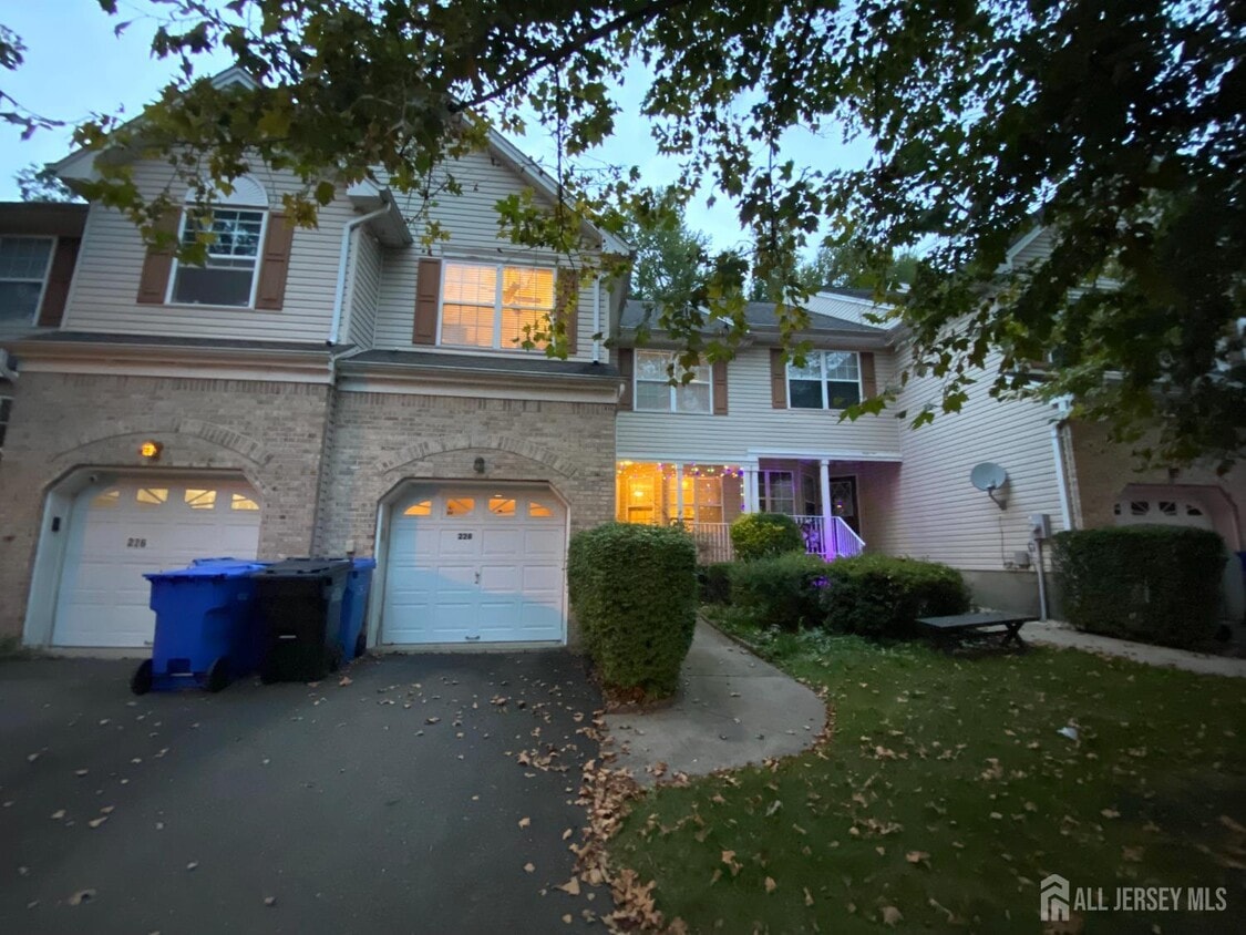 Foto principal - 228 Hawthorne Rd