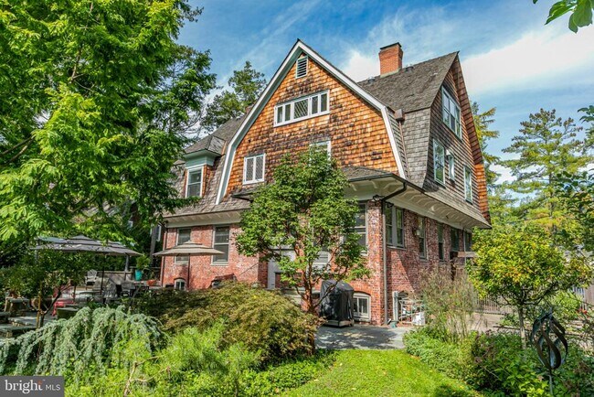 Foto del edificio - 54 Hodge Rd