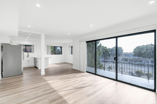 Building Photo - 1310 S Barrington Ave