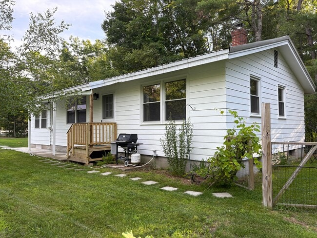Building Photo - 567 Ossipee Trail W