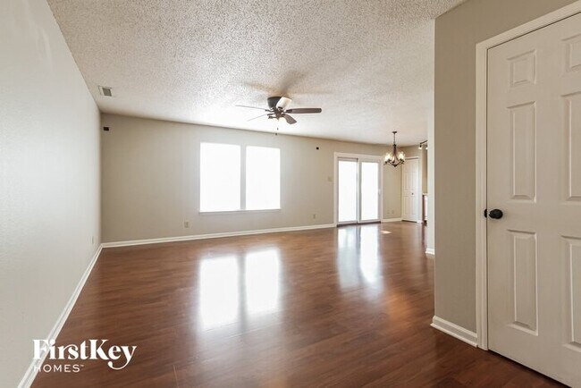 Foto del edificio - 13180 N Brick Chapel Dr