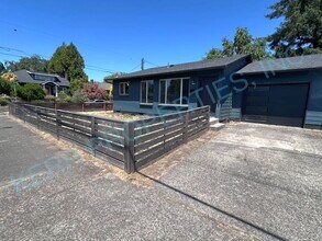 Building Photo - 7703 NE Fremont St