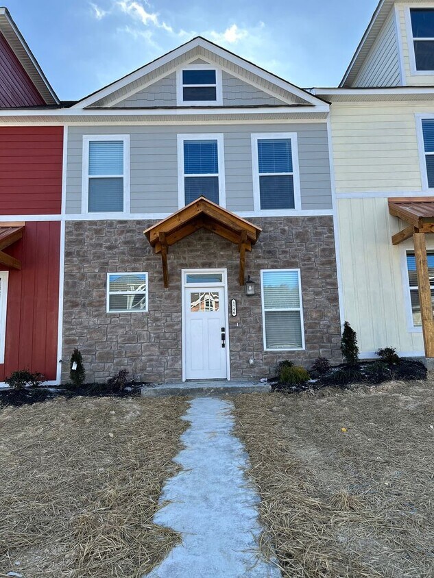 New 3 Bedroom 2.5 Bath Townhouse with Garage House Rental in