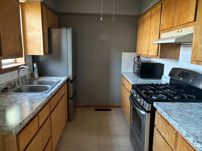 Building Photo - 1001 4th Pl