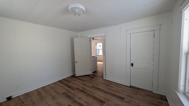 Building Photo - 416 Burgess St