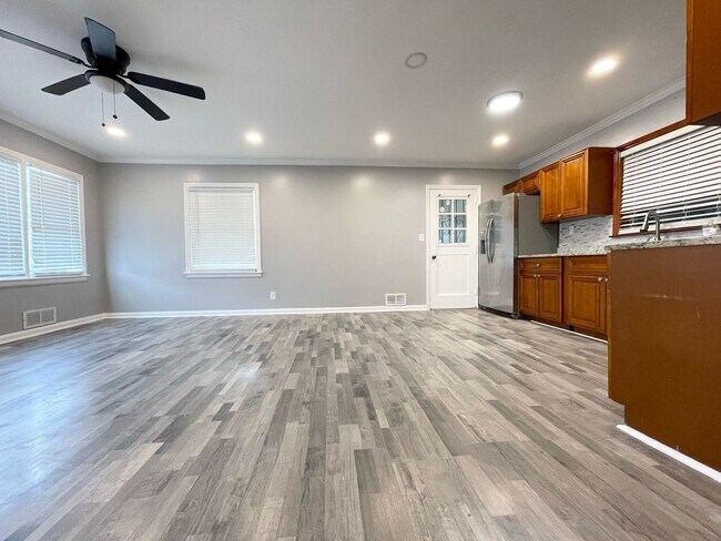 Building Photo - Newly RENOVATED ranch home in Decatur