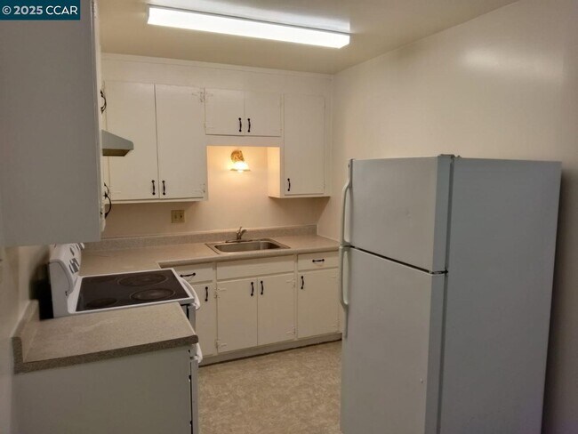 Foto del edificio - 2131 Stanton Ave