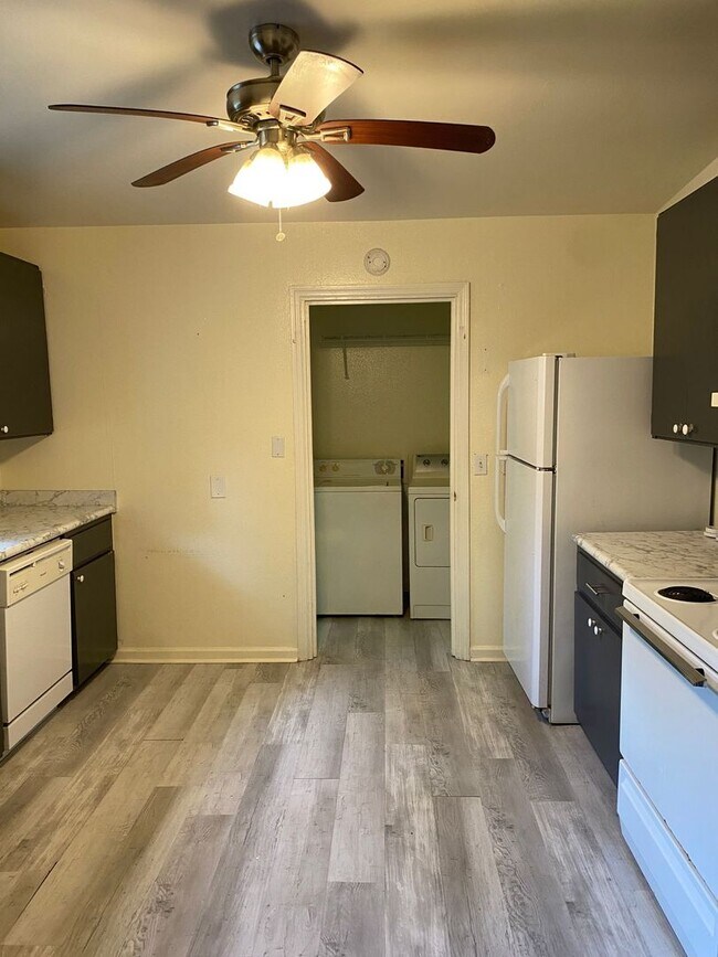 Building Photo - 1509 Mayhew St