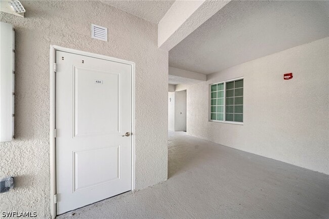 Building Photo - 15285 Grn Acrs Ave