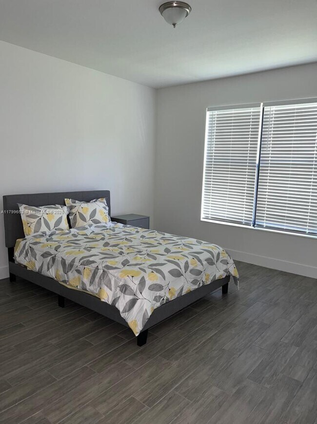 Building Photo - 5541 Agostino Way