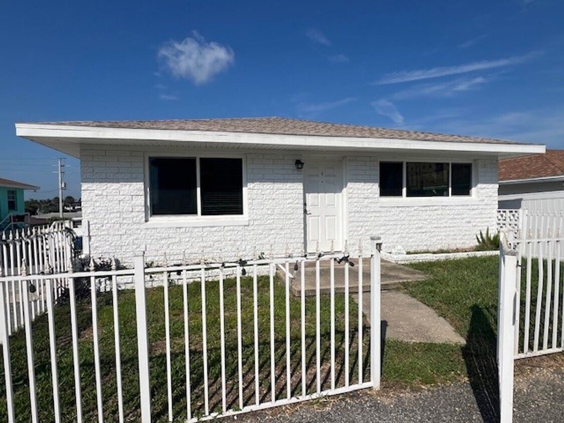 Foto principal - 3822 S Atlantic Ave