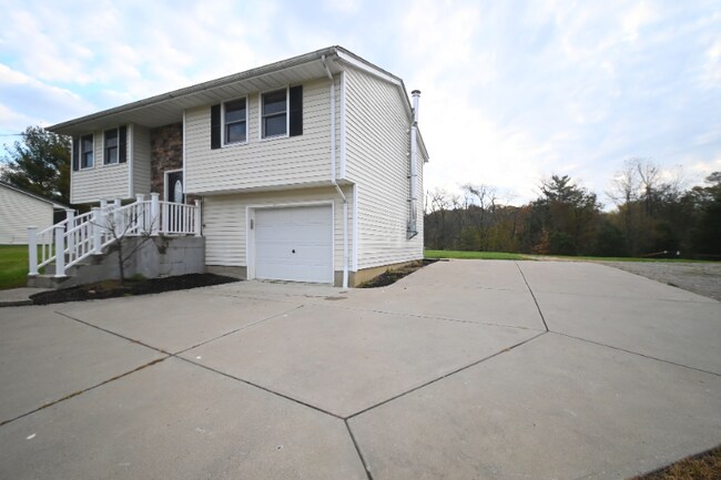 Building Photo - 615 Concord Rd