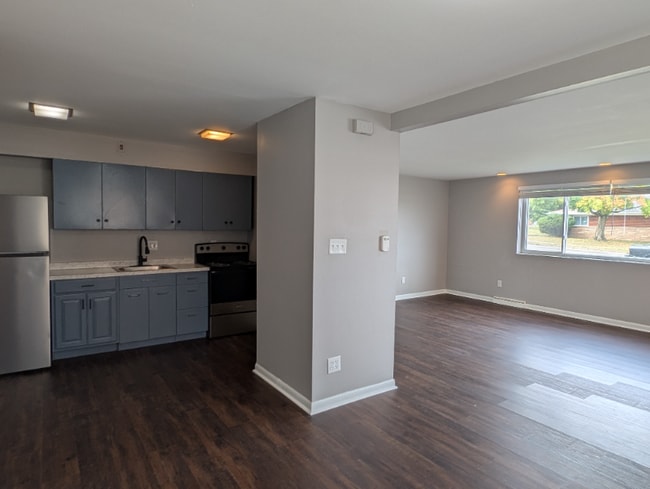 Building Photo - 110 Cromwell Pl