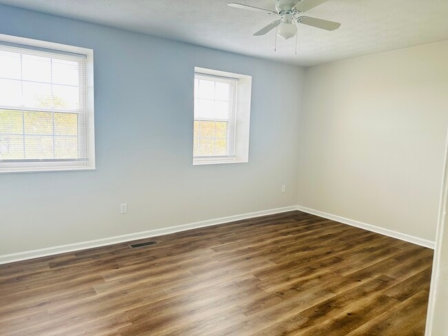 Building Photo - Ivy Ridge Apartments 143-146