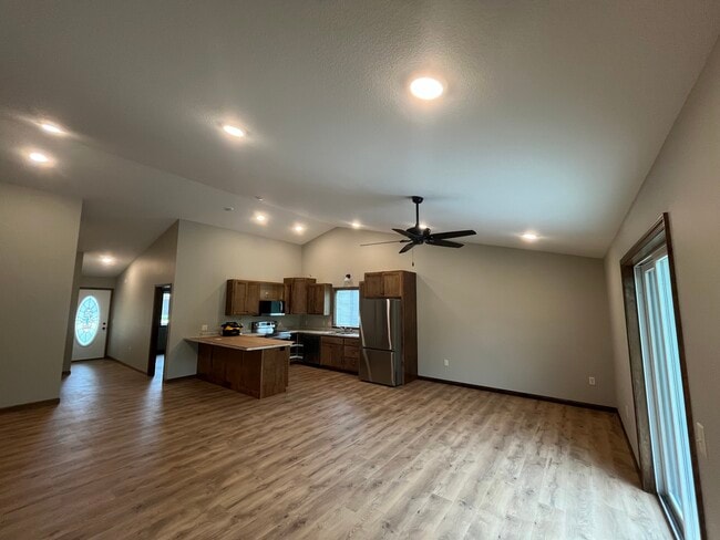 Building Photo - 656 Veronica Ct