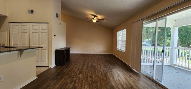 Foto del edificio - 10000 SW 52nd Ave