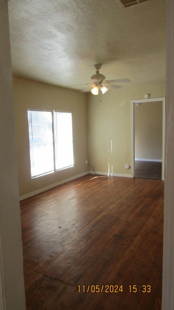 Building Photo - New Listing! 3 bedroom Cottage, $200 Move ...