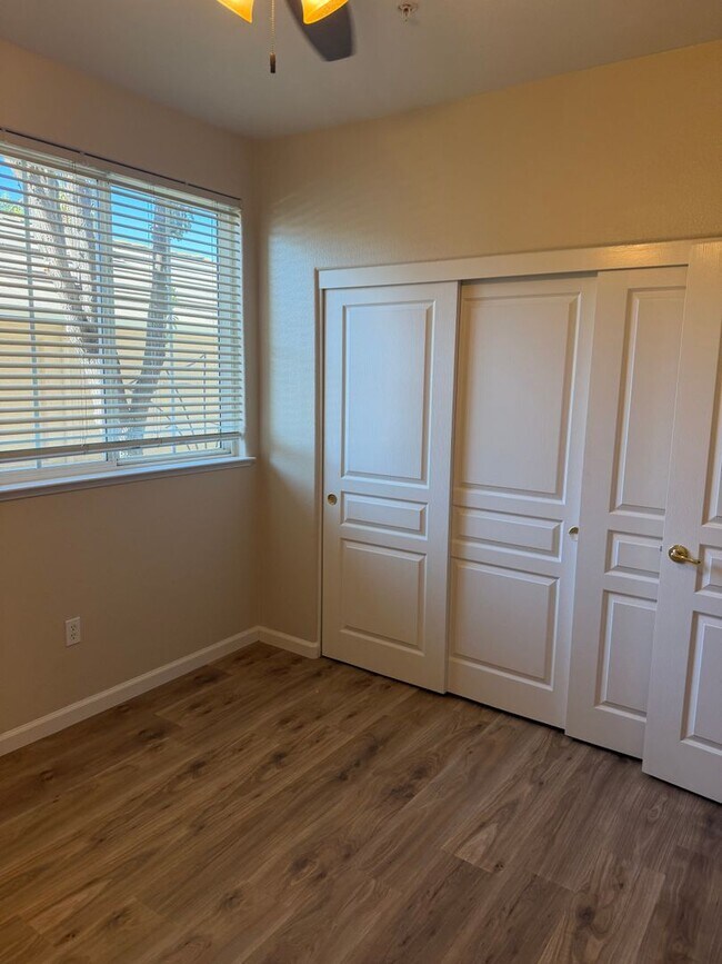 Foto del edificio - 1360 Shady Ln