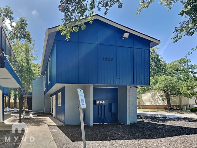 Building Photo - 1408 Cherry Dr