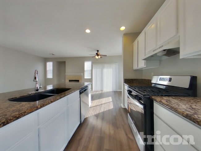 Building Photo - 1734 W Ave H 1