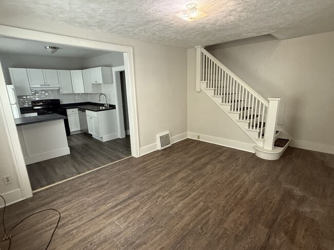 Foto del edificio - 325/327 3rd St NE