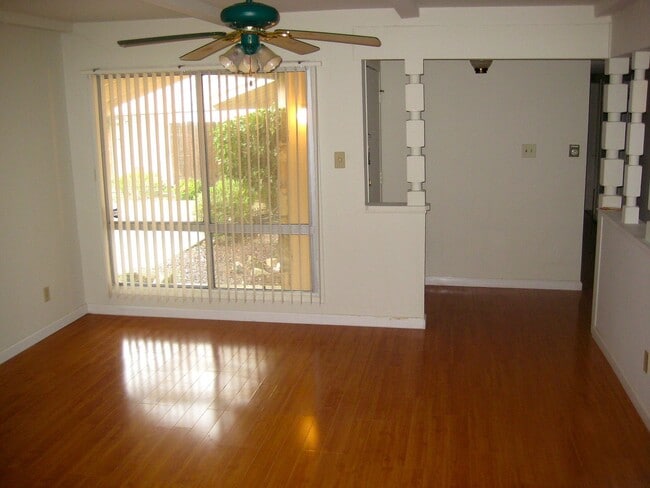 Building Photo - 2410 Kyer St