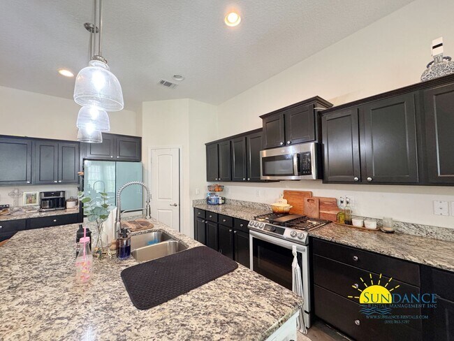 Building Photo - Spacious 4 Bedroom Home in Crestview’s Bro...