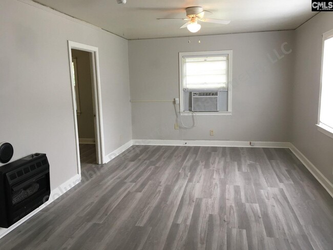 Building Photo - 831 S Kilbourne Rd