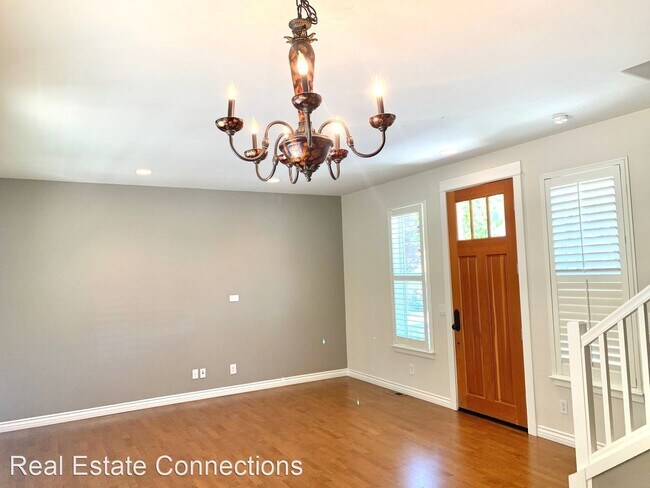 Building Photo - 309 Creekside Village Dr