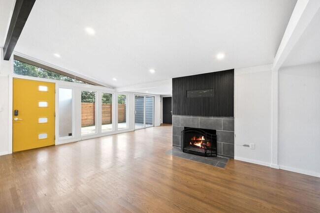 Foto del edificio - LUX 3BD, 2BA Mid-Century Modern Home in Ha...