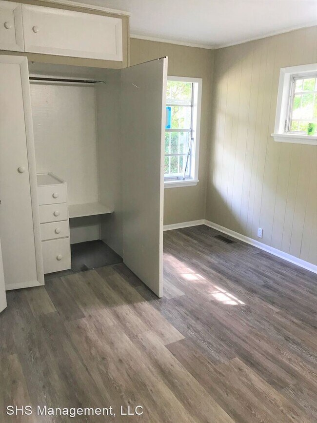 Building Photo - 4 br, 3 bath House - 236 South Lipona
