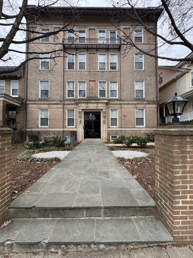 Primary Photo - Modern 1 bedroom unit in Bloomingdale/Ecki...