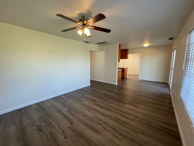 Foto del edificio - Centrally Located, Nicely Updated Througho...